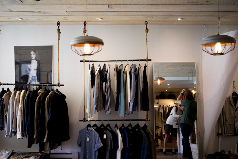 magasin-SANARY SUR MER-min_clothing_store_shop_boutique_men's_fashion_clothes_business_retail_shopping-1062572